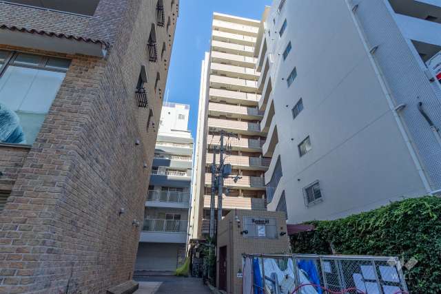 レジュールアッシュ梅田イーストの外観（北西側から）