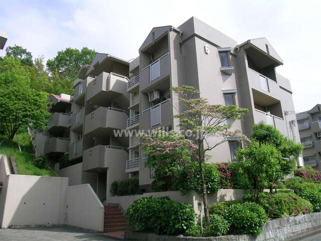 イーストアベニュー箕面おのはら６棟の外観（北西側から）