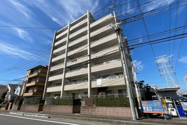 ライオンズ東川口グレーステラスの外観（南東側から）