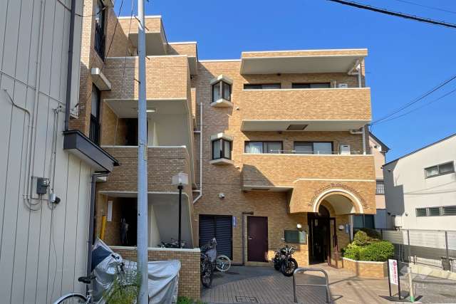 ライオンズマンション川口南町の外観（南東側から）