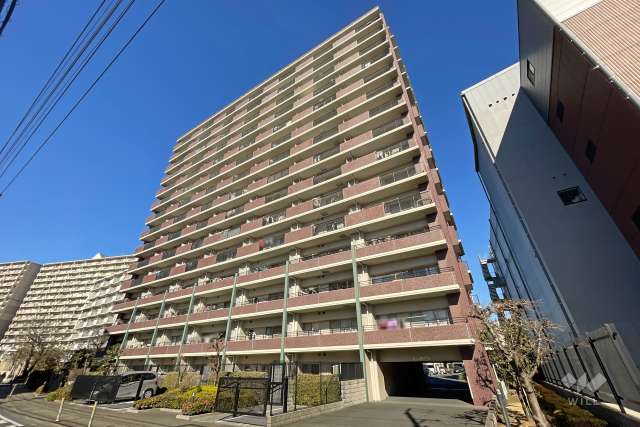 ライオンズガーデン町屋アクアステージの外観（南東側から）