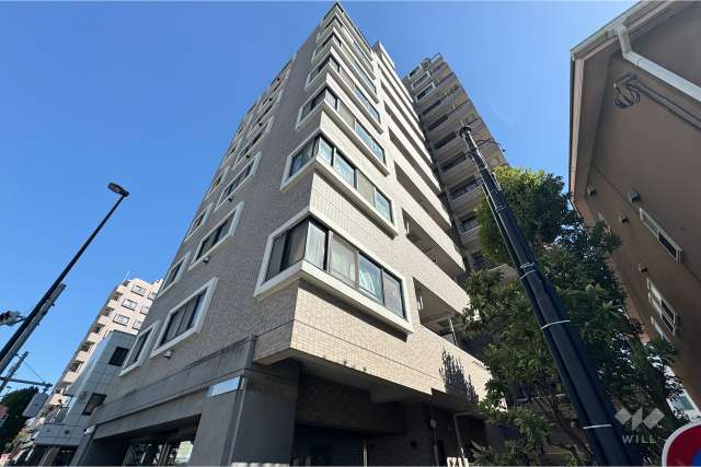 ライオンズマンション町屋の外観（南西側から）
