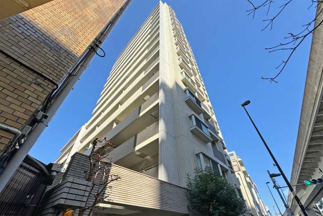 コスモレジデンス東京EASTの外観（南東側から）