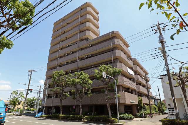 ライオンズマンション竹の塚の外観（南西側から）