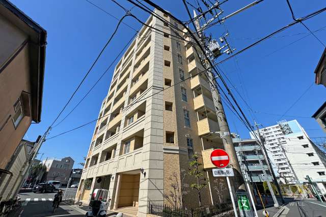 グランシティユーロパレス北千住の外観（南東側から）