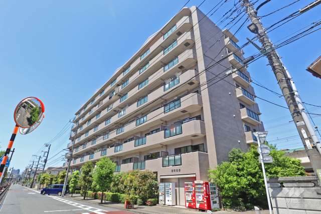 ライフプラザ綾瀬の外観（南東側から）