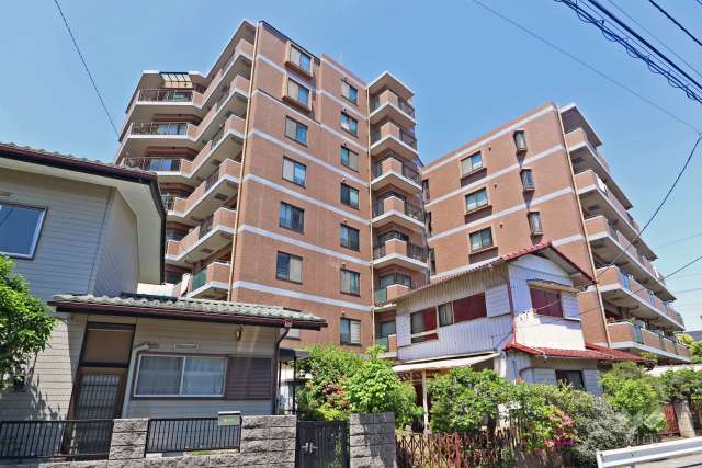 朝日クレスパリオ綾瀬の外観（南東側から）
