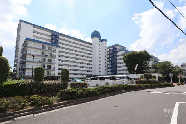 秀和西新井レジデンスの外観(北東側から)