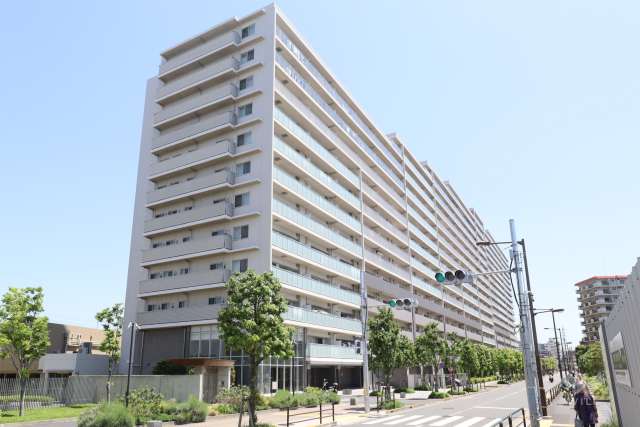 リライズガーデン西新井スカイレジデンスの外観（北西側から）
