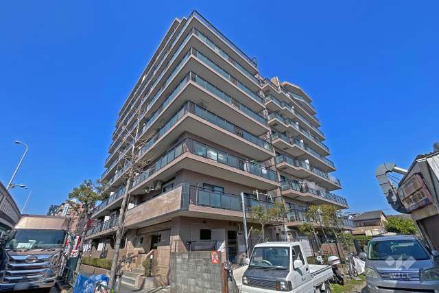 マイキャッスル梅島アーバンステージの外観（南東側から）