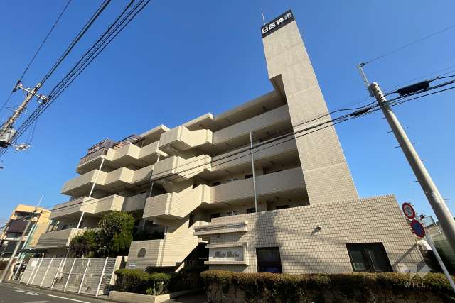 日神パレス梅島の外観（南東側から）