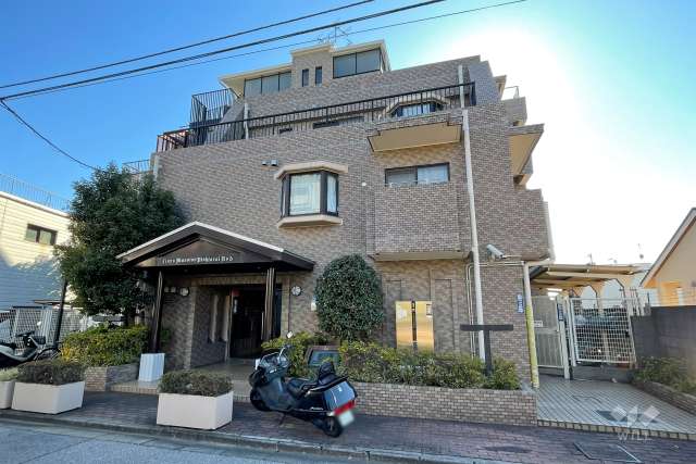 ライオンズマンション西新井第5の外観（北西側から）
