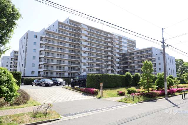 東綾瀬公園ハイライズアーバンスクエアの外観（北東側から）