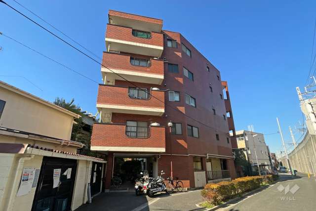 第16小倉ハイコーポ五反野の外観（南東側から）