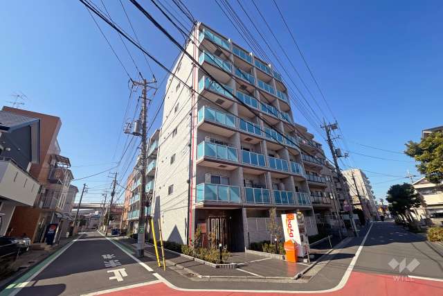 アンベリールマーロ北綾瀬１の外観（南東側から）