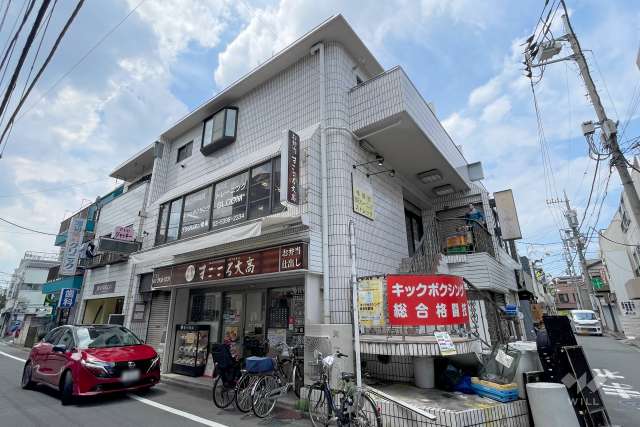 サンハイツ上板ビルの外観（南東側から）