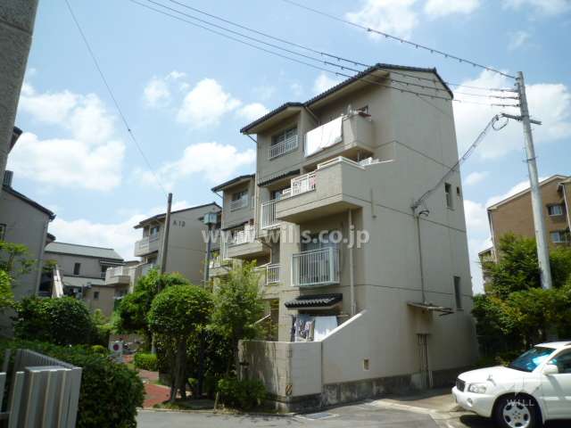 公社山田西A団地A-13棟の外観（南東側から）