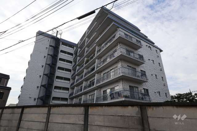 秀和志村城山レジデンスの外観（東側から）