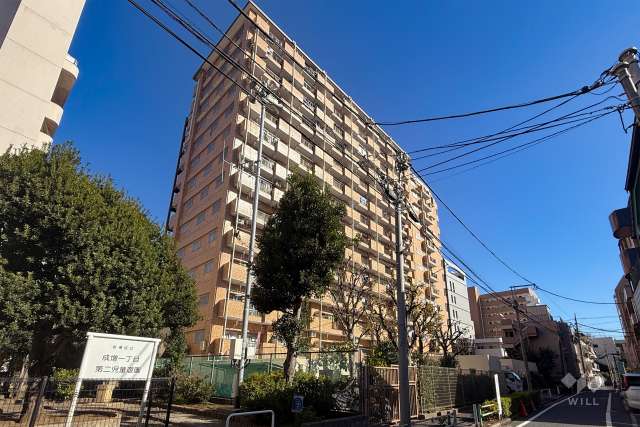 成増ローヤルコーポの外観（南西側から）