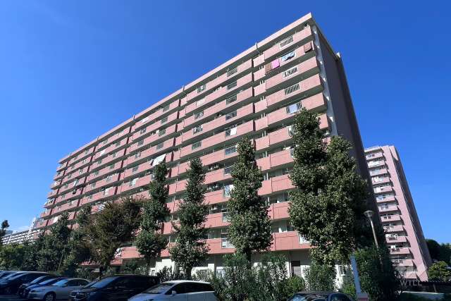 高島平団地第3分譲住宅2号棟の外観（南東側から）