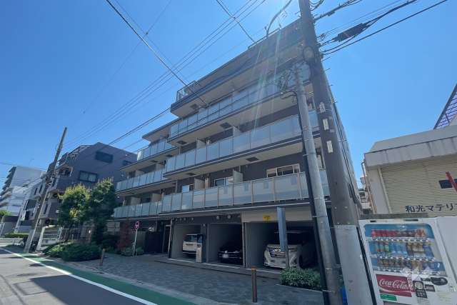 アゼスト西高島平の外観（南西側から）