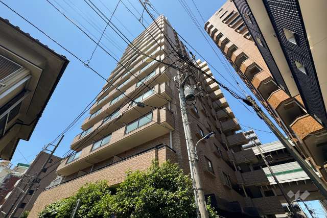 マンションアクロス西巣鴨の外観（東側から）