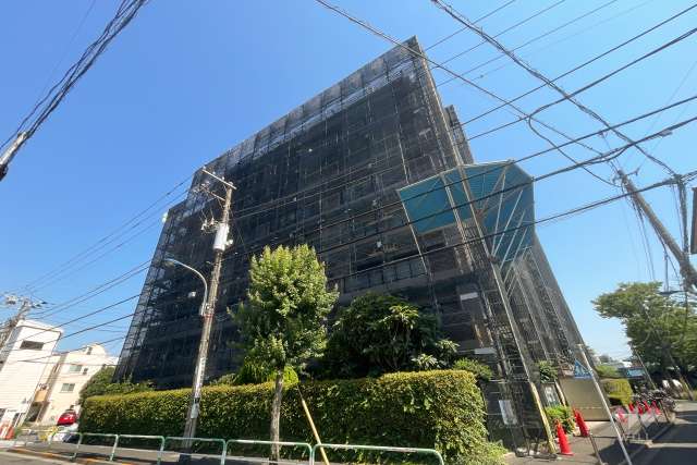 ライオンズマンション王子第7の外観（南東側から）・(2024年9月26日時点、建築中)