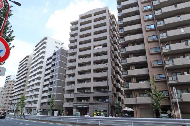 日神パレステージ王子神谷ウエストウィングの外観（南西側から）
