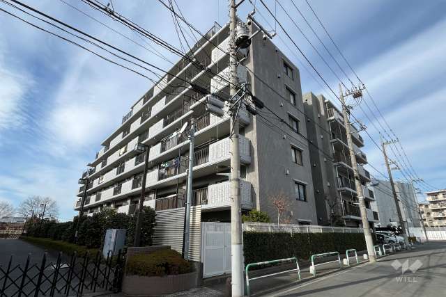 コスモ浮間舟渡プレサージュの外観（南東側から）