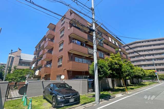 ライオンズマンション浮間の外観（南西側から）