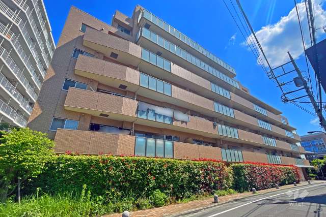 アトレ浮間舟渡ローレルコートの外観（南西側から）