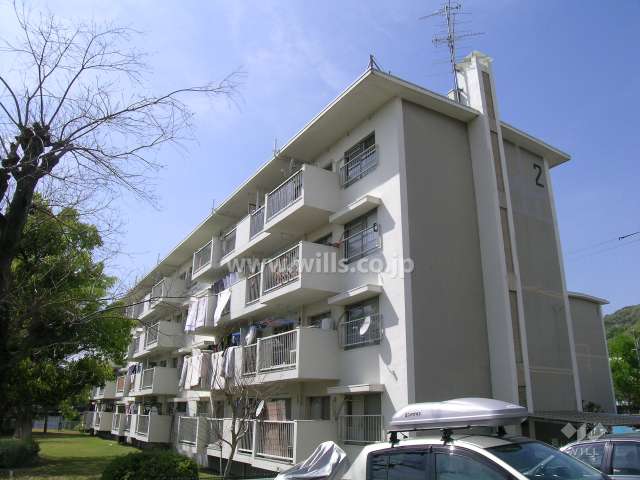 公団石澄住宅2号棟の外観（南東側から）