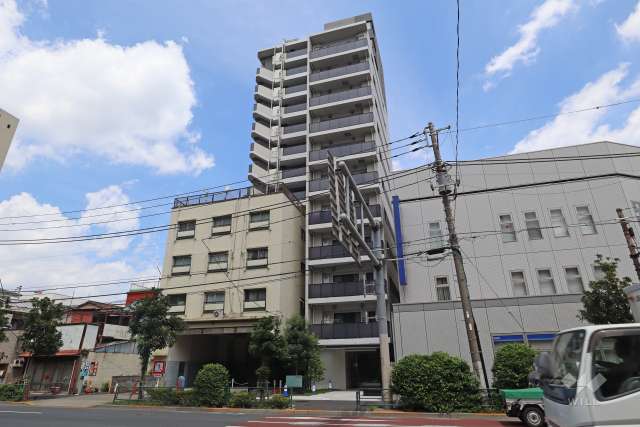 リビオレゾン西日暮里の外観（南側から）