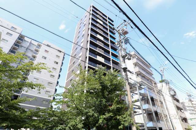 プレサンスレイズ泉高岳駅前の外観（南西側から）