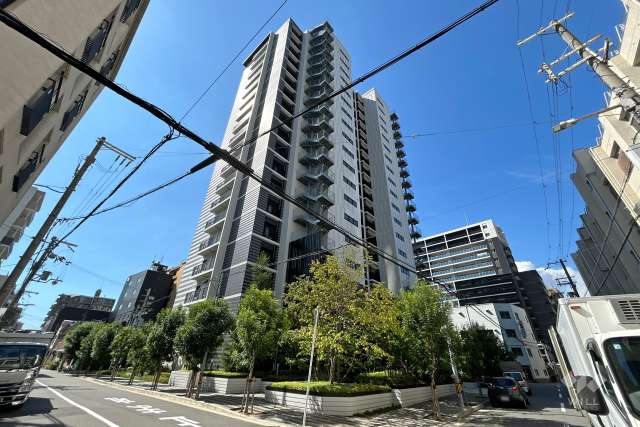 パークナード新梅田アーバンパレスの外観（南東側から）