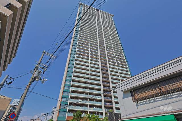 大阪福島タワーの外観（南東側から）