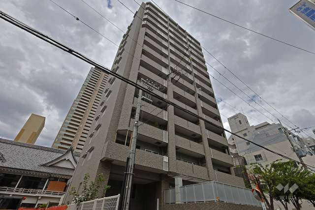 グランドハイツ龍造寺谷町六丁目の外観（南西側から）