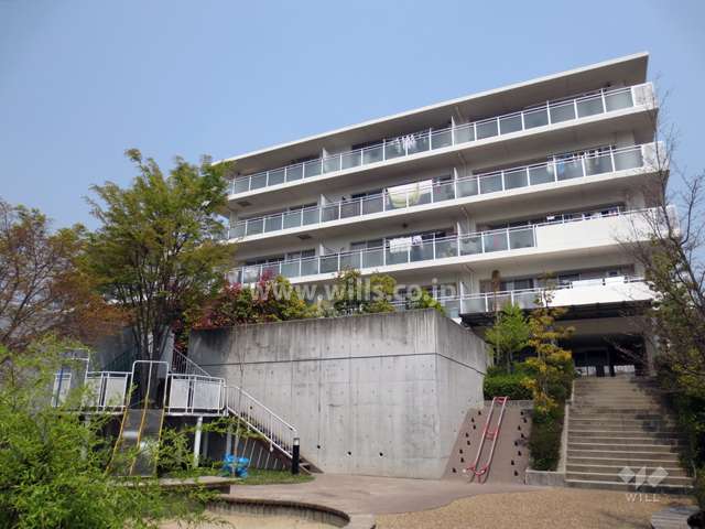 ルネサンクタスナシオンヒルズA棟の外観（南側から）