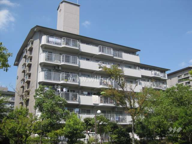 芦屋緑2住宅 10号棟の外観（南西側から）
