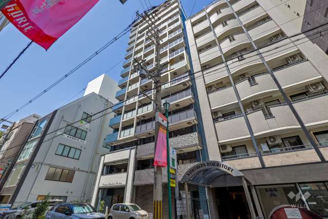 プレサンス南堀江ザ・センスの外観（南東側から）