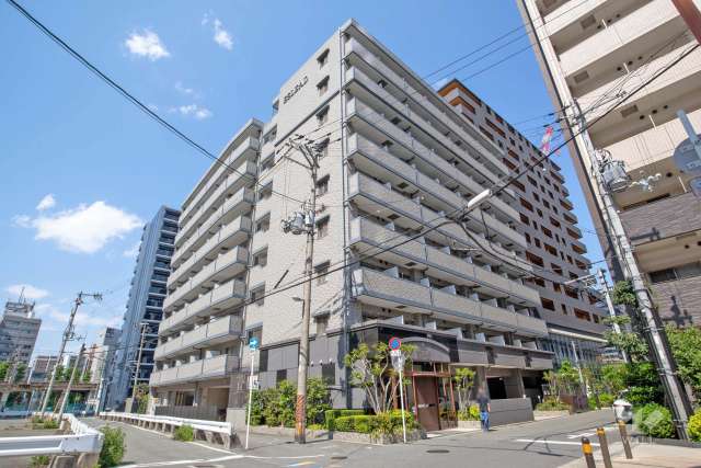 エスリード東梅田の外観（南側から）