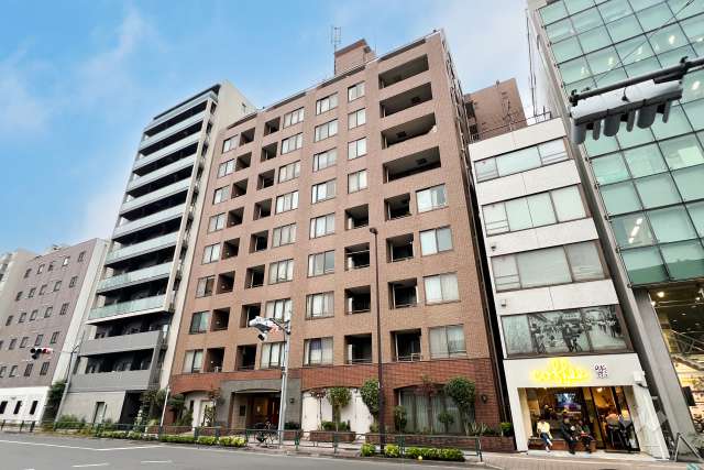 朝日サテライト上野の外観（西側から）