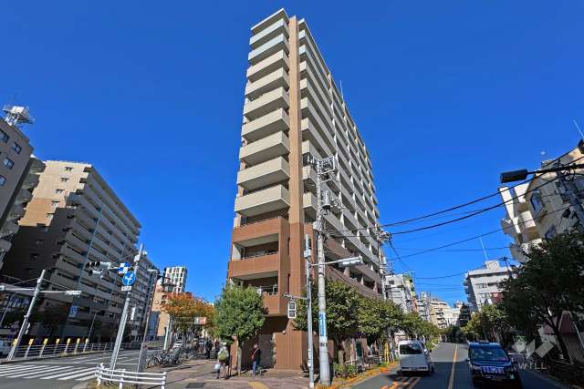 クレストフォルム浅草ブライトコートの外観（南側から）