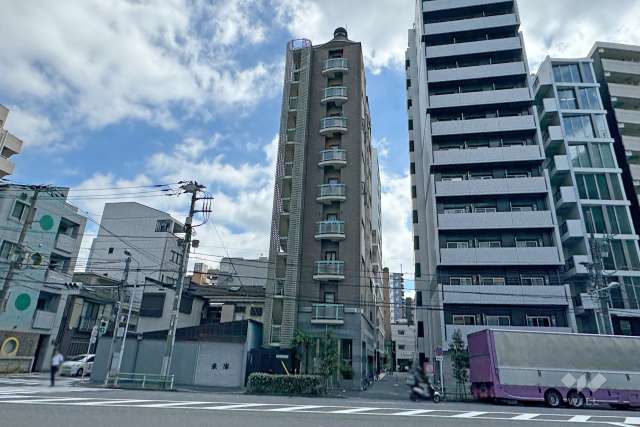 ヴィラージュ上野の外観（南西側から）