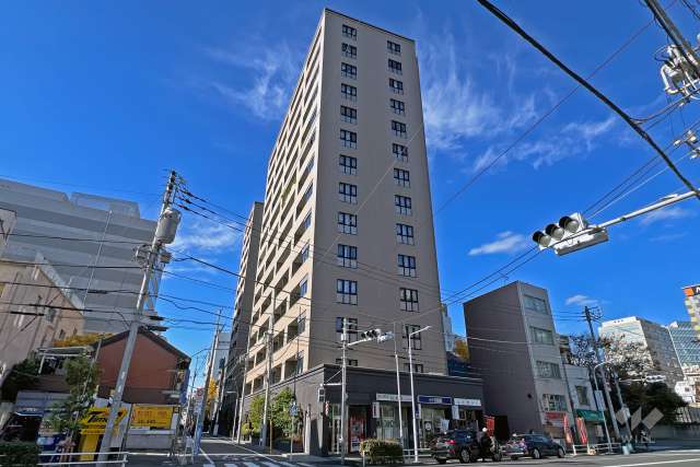 ザ・パークハウス上野の外観（南東側から）