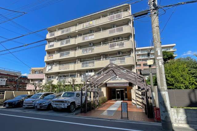 ライオンズマンションお花茶屋の外観（南東側から）
