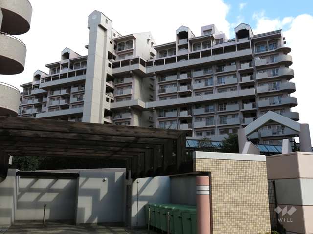 RICイーストコート6番街3番館の外観（北西側から）※右側