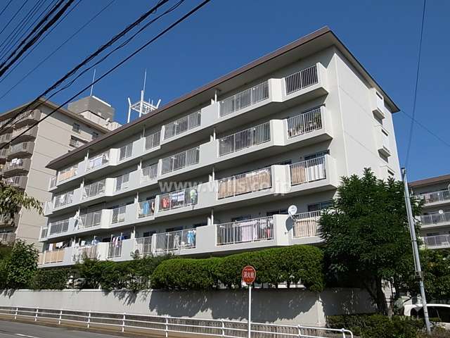 宝塚第2小浜コーポラスB棟の外観（南東側より）