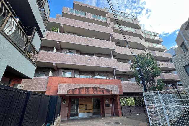 ロータリーパレス春日文京の外観（西側から）