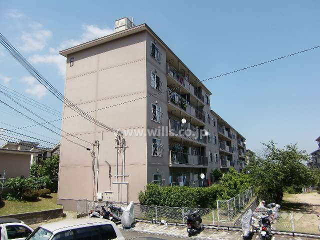 逆瀬川ハイツ6号棟の外観（西側から）